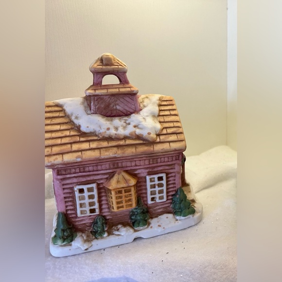 Christmas Village- School House - Picture 4 of 8